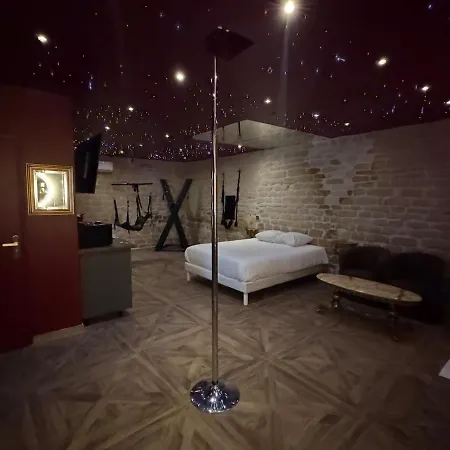 Interdite Avec Jacuzzi Et Salle De Jeux Sensuelle Appartement