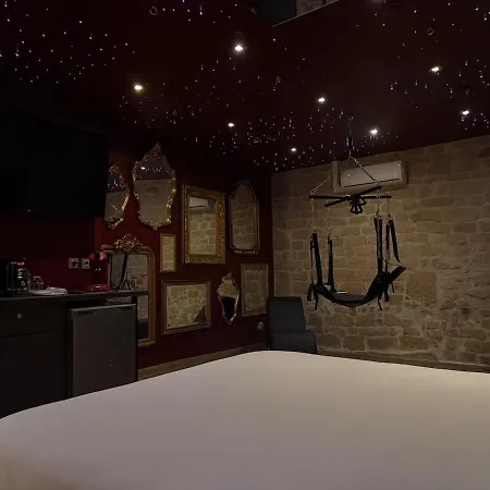 Interdite Avec Jacuzzi Et Salle De Jeux Sensuelle Appartement