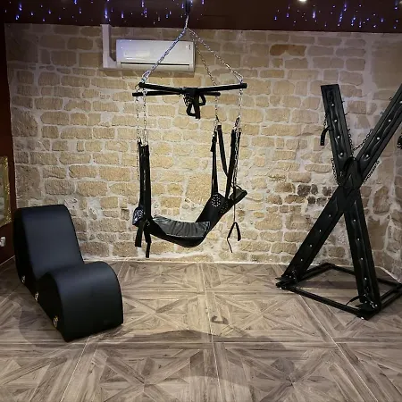 Interdite Avec Jacuzzi Et Salle De Jeux Sensuelle Montataire