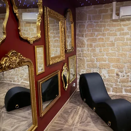 Interdite Avec Jacuzzi Et Salle De Jeux Sensuelle *